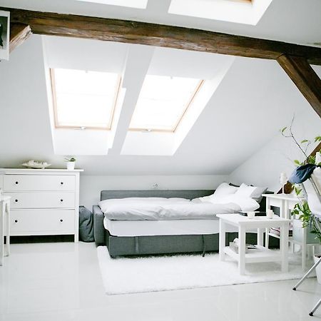Apartamenty Hoza Attic Studio وارسو الغرفة الصورة