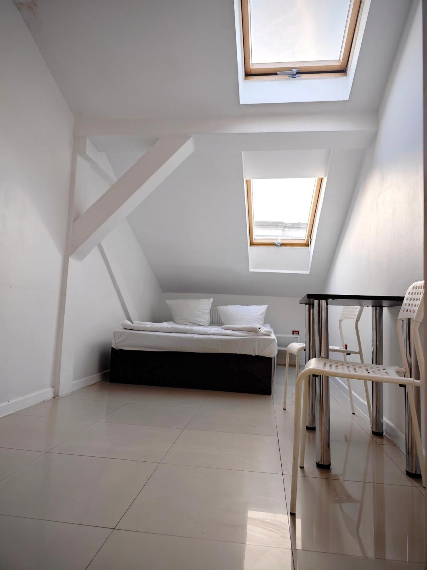 Apartamenty Hoza Attic Studio وارسو الغرفة الصورة