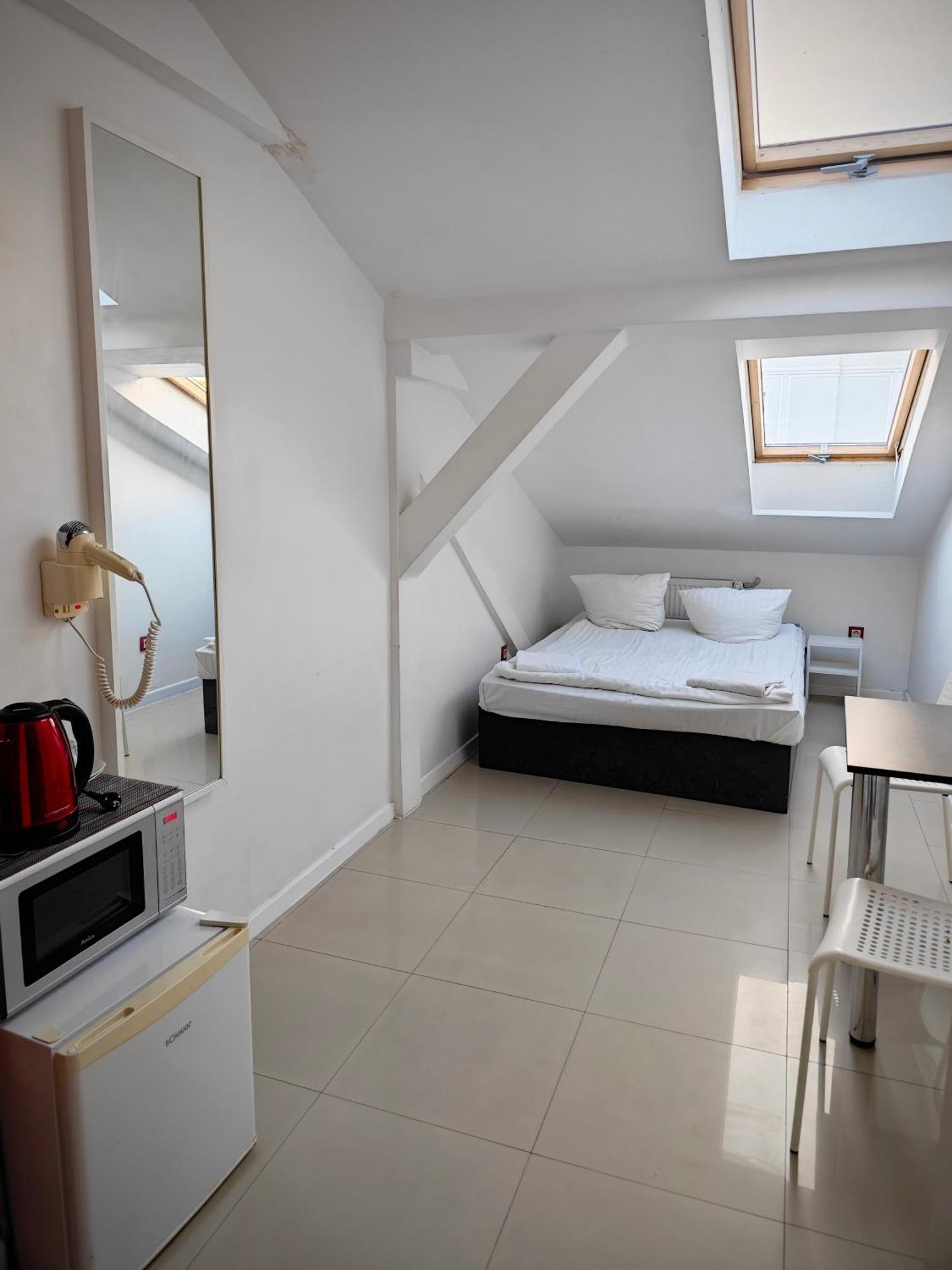 Apartamenty Hoza Attic Studio وارسو الغرفة الصورة