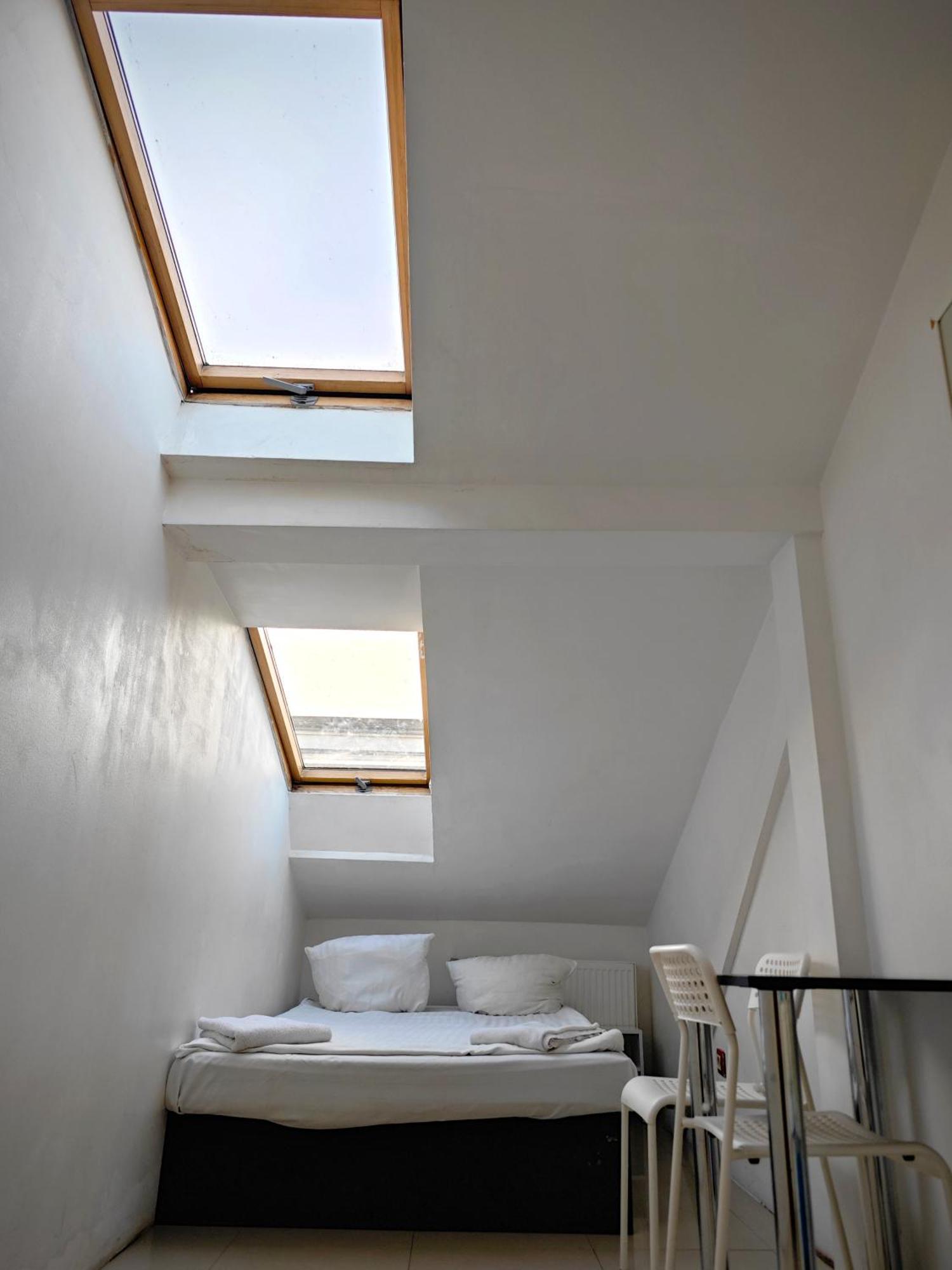 Apartamenty Hoza Attic Studio وارسو الغرفة الصورة