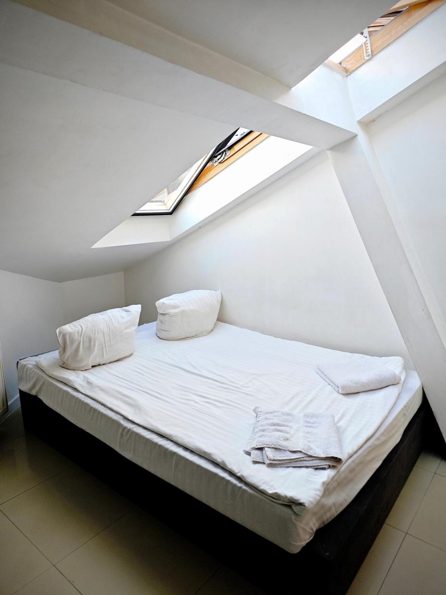 Apartamenty Hoza Attic Studio وارسو الغرفة الصورة