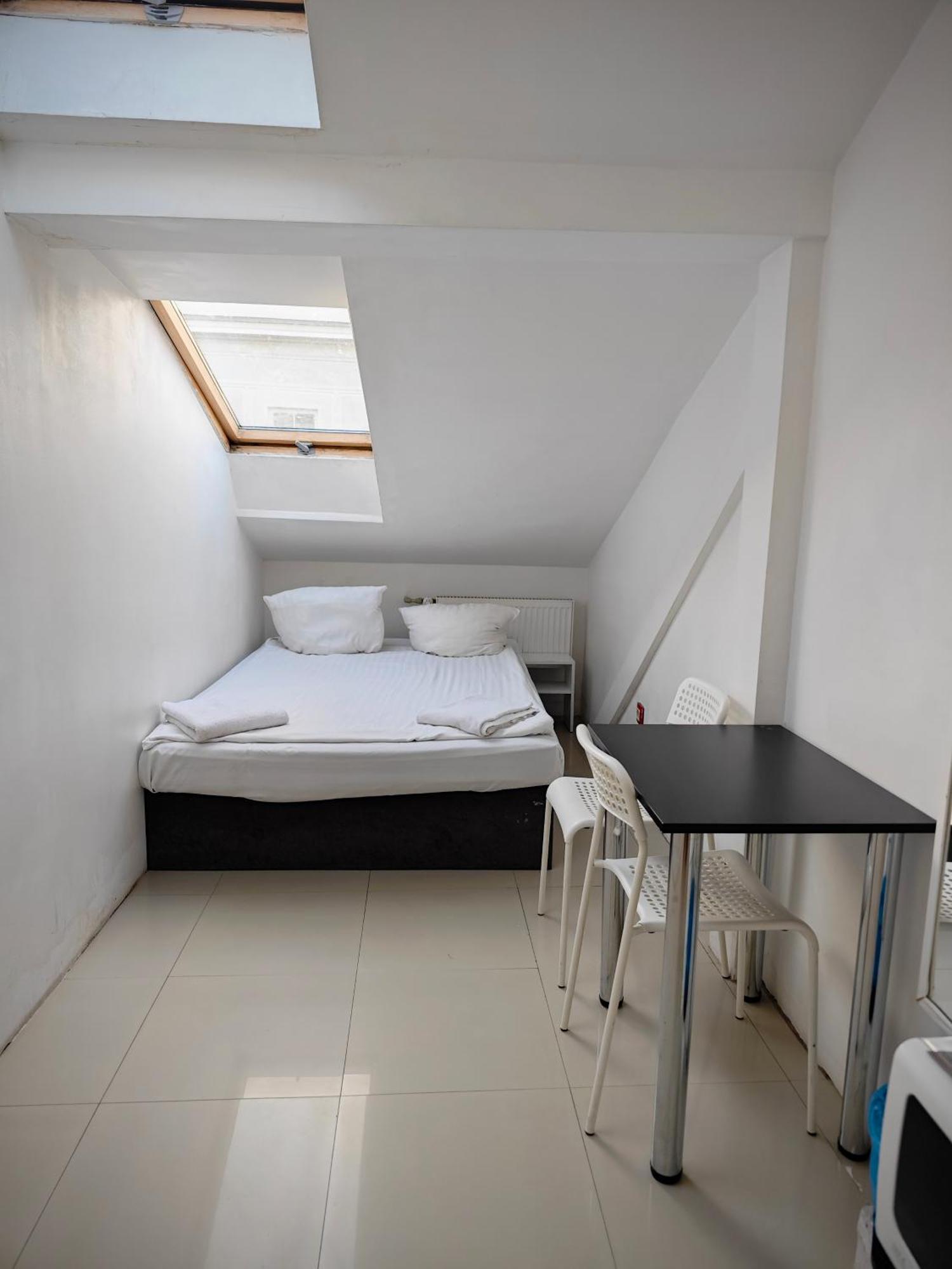 Apartamenty Hoza Attic Studio وارسو الغرفة الصورة