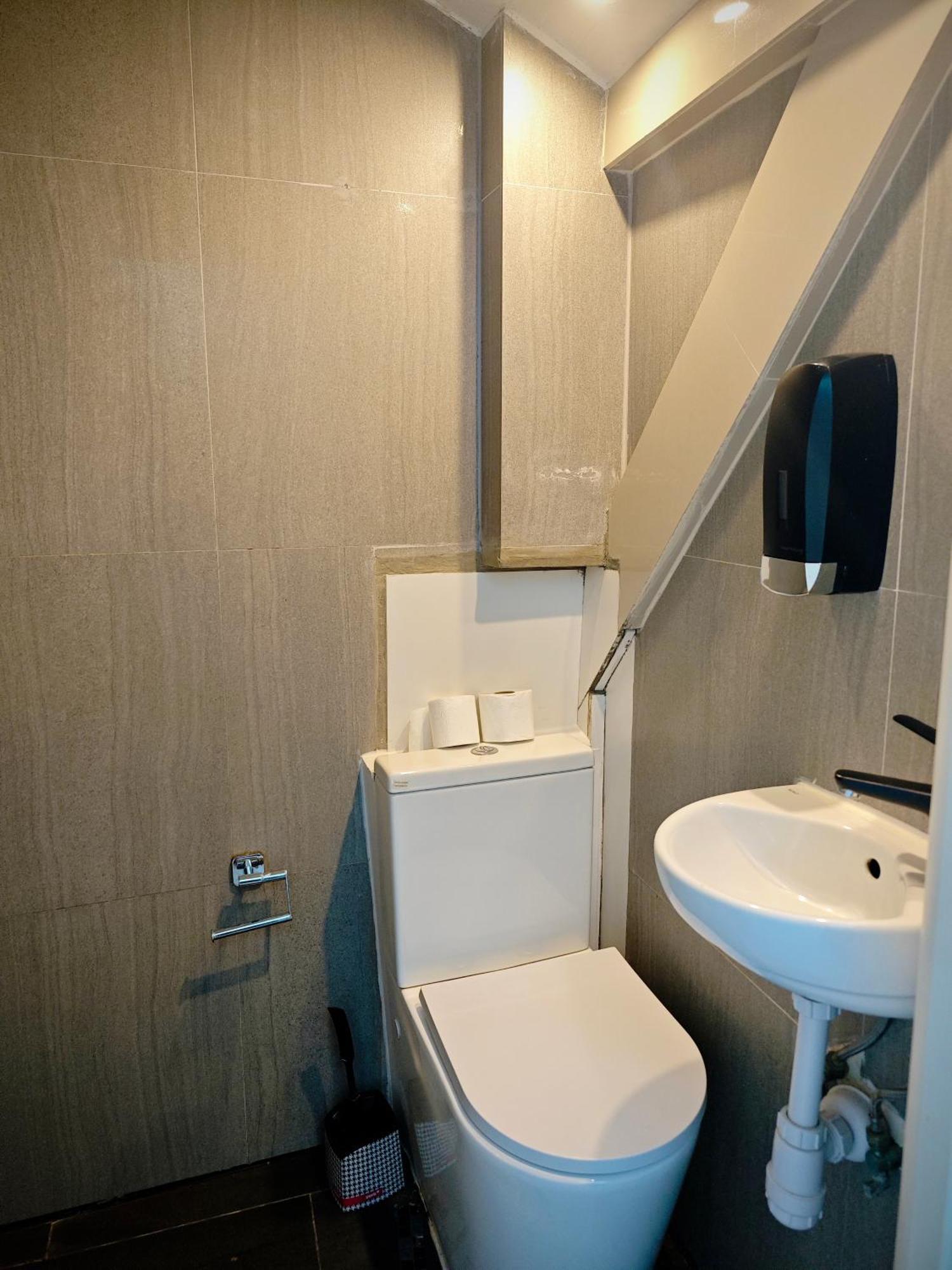 Apartamenty Hoza Attic Studio وارسو الغرفة الصورة
