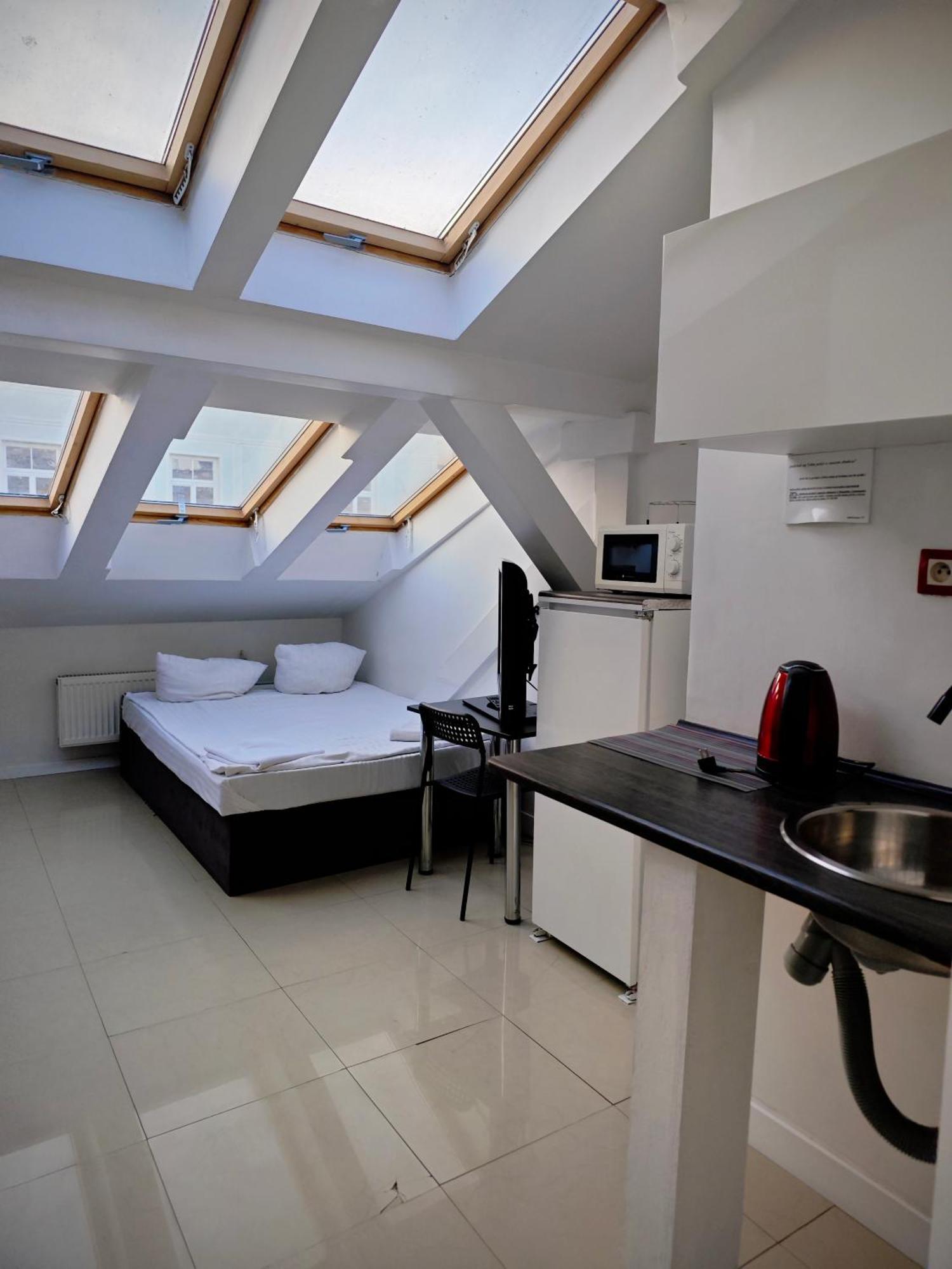 Apartamenty Hoza Attic Studio وارسو الغرفة الصورة
